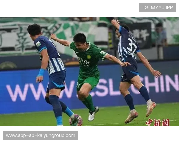 北京国安恩科洛洛禁区内转身抽射，皮球直窜死角