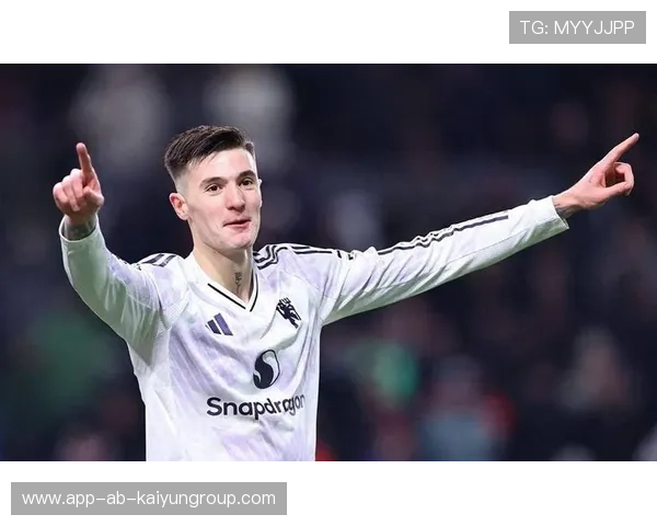 曼联新星谢什科逐渐融入一线队，备受瞩目